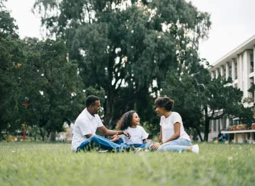 Familie mit Finanzplan