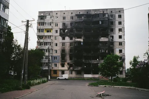 Zerstörtes Gebäude während eines Krieges